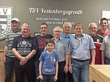 Der Spitze des TSV freute sich über den Bereich in der neuen Haupttribüne in Fürth, der ihrem Verein gewidmet ist. Foto: privat