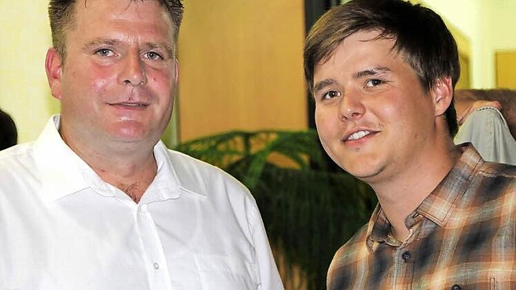 Ernüchterung nach der Auszählung: PWG-Vorsitzender Jonathan Kirchner (rechts) mit dem Kandidaten Mike Richter Foto: Ulrike Müller