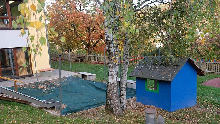 Der Sandkasten im Kindergarten Sulzthal braucht eine neue Abdeckung und die bekommt er auch. Foto: Gerd Schaar