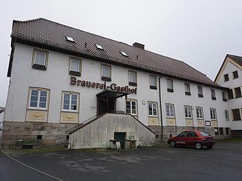 Wie könnte eine Lösung für den leer stehenden Brauereigasthof in Motten aussehen? Bei der Frage um die Entwicklung ihres Ortes sind auch die Mottener selbst gefragt. Ein Arbeitskreis kam bis jetzt nicht zustande.