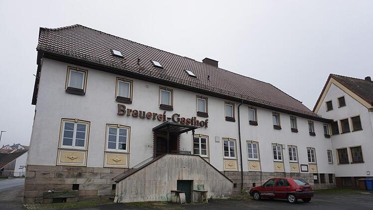 Wie könnte eine Lösung für den leer stehenden Brauereigasthof in Motten aussehen? Bei der Frage um die Entwicklung ihres Ortes sind auch die Mottener selbst gefragt. Ein Arbeitskreis kam bis jetzt nicht zustande.