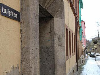 Das ehemalige Hotel "Zur Post" prägt das Gesicht der Ludwigstraße. Fotos: Ulrike Müller