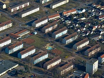 Von Ministerpräsidenten Horst Seehofer (CSU) hängt es ab, ob nach der Pines-Siedlung auch die 13 Häuser des Lindenangers für günstigen Wohnraum in Bamberg reserviert werden könnten. Der Stadtrat erhofft beim heutigen Treffen mit Seehofer verbindliche Zusagen für den sozialen Wohnungsbau in Bamberg und weitere Projekte.   Foto: Ronald Rinklef