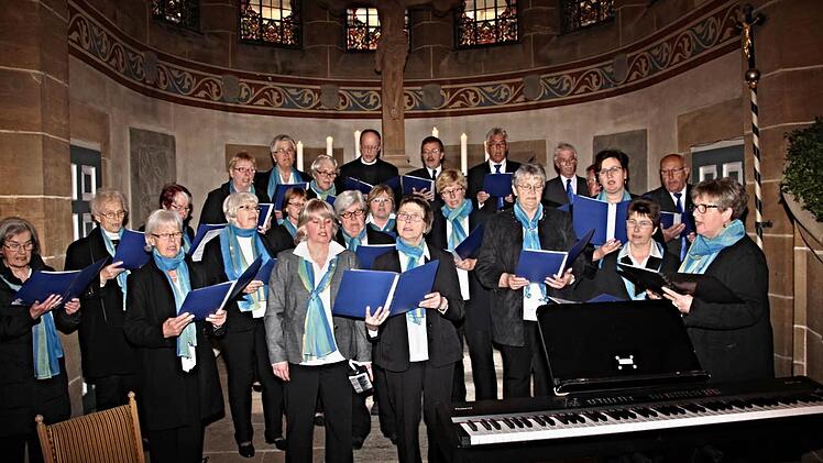 Gabriele Elflein (rechts) ist Leiterin des Kirchenchors Altenstein, den es seit 15 Jahren gibt. Foto: Helmut Will