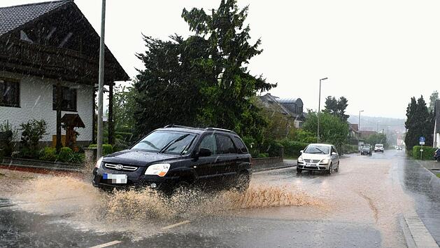 Ein Sturmtief mit Starkregen suchte Freitagnachmittag das Obermain-Gebiet heim und sorgte f&uuml;r jede Menge Feuerwehreins&auml;tze.  Foto: Dieter Radziej