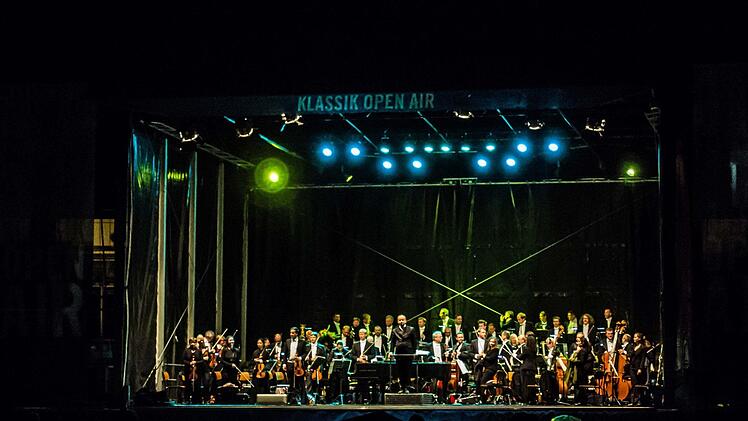 Impressionen vom Coburger Klassik-Open-Air im Rosengarten mit dem Philharmonischen Orchester des LandestheatersFoto: Jochen Berger