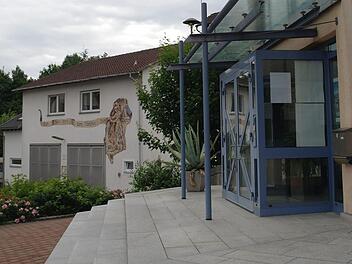 Barrierefrei soll das Mottener Rathaus werden. Wie genau die Sanierung aussehen soll, legte der Gemeinderat im Detail noch vor der Sommerpause fest. Foto: Stephanie Elm