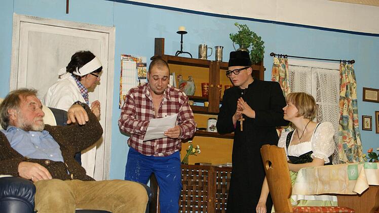 "Oh Gott, ich hab Rhesus negativ" - Max liest aus dem Laborbericht natürlich neue Krankheiten heraus. Unser Bild zeigt von links Konrad Albert, Roswitha Schmitt, Markus Dorn, Fabian Stelzner und Diana Dirschbacher.