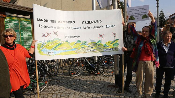 Windkraftgegner traten beim Seehofer-Besuch auf.