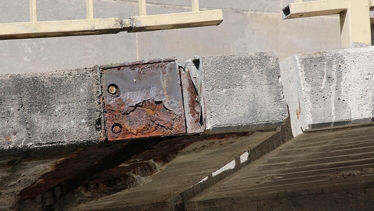 Schäden am Beton. Foto: Simone Bastian