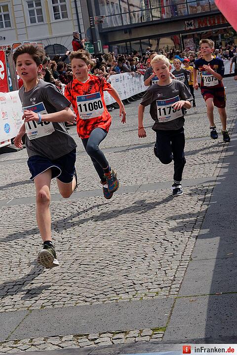 Weltkulturerbelauf 2017 in Bamberg: Der Zieleinlauf am Maxplatz