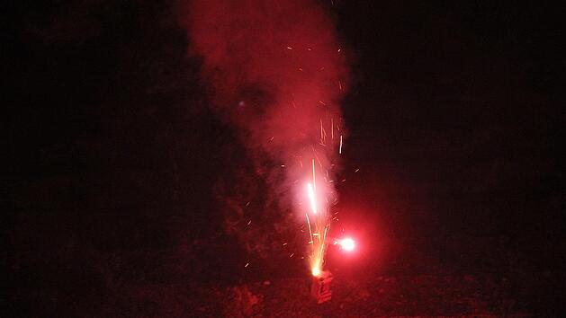 Vorsicht ist geraten beim Silvesterfeuerwerk.  Foto: Gerd Schaar/Archiv