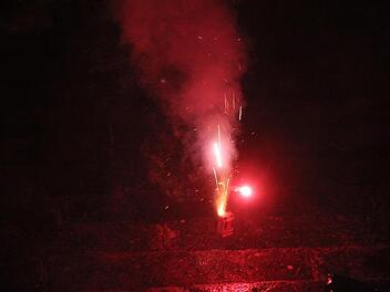 Vorsicht ist geraten beim Silvesterfeuerwerk.  Foto: Gerd Schaar/Archiv