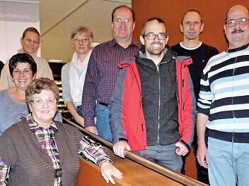 Die Gewinner des Abfallquizes des Landkreises Kulmbach mit Landrat Klaus Peter Söllner und Abfallberater Detlef Zenk: von rechts im Bild sind Landrat Söllner, Erich Hörath, Abfallberater Zenk und Stefan Holzheu von der Gemeinde Harsdorf. Foto: Werner Reißaus