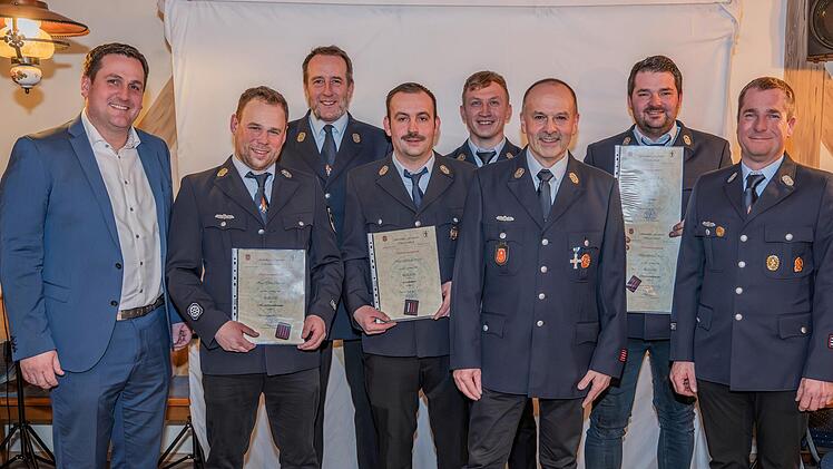 Gew&auml;hlt wurde bei der Feuerwehr Oberehrenbach (v.&nbsp;l.): Florian Kraft (B&uuml;rgermeister), Tobias Schmitt (Gruppenf&uuml;hrer), Matthias Galster (stellv. Gruppenf&uuml;hrer), Michael Weisel (Gruppenf&uuml;hrer), Sebastian Batz (Jugendwart), Karl H&ouml;tzelein (stellv. Ko...