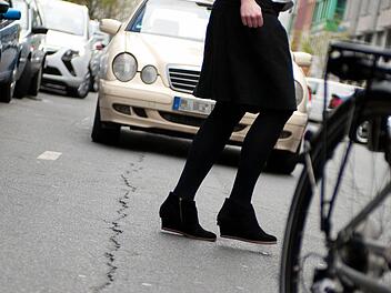 In der N&auml;he des F&uuml;rther Bahnhofes wurde ein Fu&szlig;g&auml;nger von einem Taxi erfasst und dabei schwer verletzt. Symbolfoto: Mascha Brichta/dpa