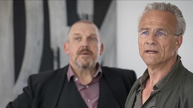 Freddy Schenk und Max Ballauf stehen vor einem komplizierten Fall: Ein Kollege stirbt im Einsatz. Schnell wird klar, dass sie auch intern ermitteln m&uuml;ssen. Das gef&auml;llt nicht jedem. Foto: WDR/Thomas Kost