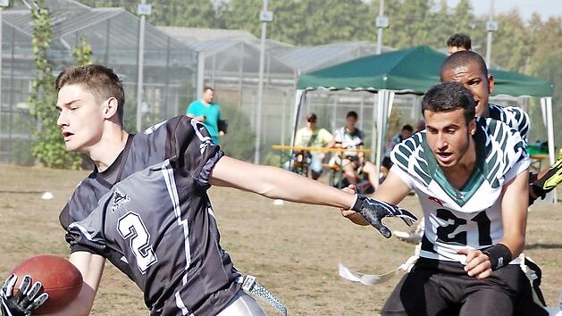 Flag Football ist der kleine Bruder von American Football und kommt ohne Körperkontakt aus.  Foto: Archiv