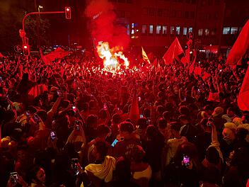 Nürnberg: Türkei-Fans nach EM-Spiel außer sich - Video zeigt Rettungsfahrt durch die Masse