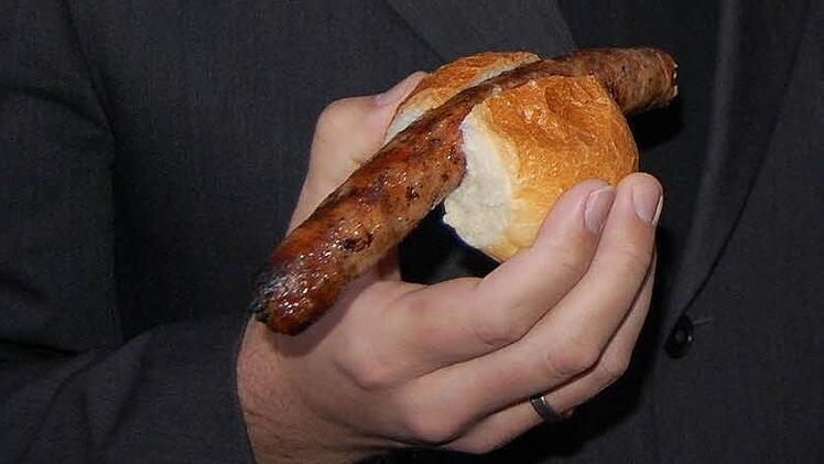 Dass Proben von auf dem Rost gebratenen Würsten geprüft werden, war eine Vorgabe des Landesamts für Gesundheit und Lebensmittelsicherheit. Symbolbild: CT-Archiv