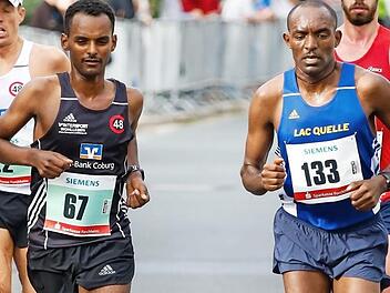 Addisu Wodajo (li.) vom TV Coburg setzte sich 2016 beim FSM in 2:29:37 Stunden vor Berhanu Tola (re., LAC Quelle Fürth, 2:31:07) durch. Vor zwei Jahren gewann ihr äthiopischer Landsmann Nagahoo. Foto: Matthias Hoch
