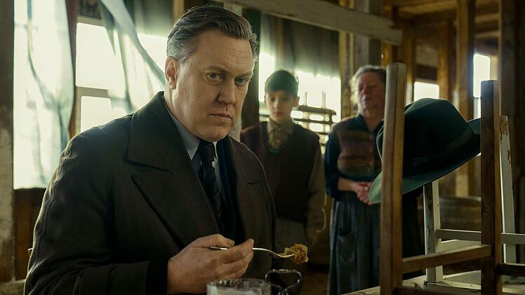 Buback (Nicholas Ofczarek) wird zur &Uuml;berwachung des tschechischen Kripo-Ermittlers abgestellt.