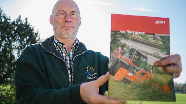 155&nbsp;000 kostet das Allzweckfahrzeug, das der Frankenwaldverein unter anderem mit Hilfe von EU-F&ouml;rdergeldern anschaffen m&ouml;chte - in der Grundausstattung. Karl Schoger, Obmann des Vereins, hofft, dass der Antrag m&ouml;glichst bald gestellt werden kann. Foto: Marian Hamacher