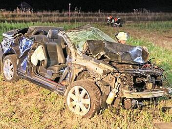 Das Fahrzeug war nur noch ein Haufen verbeultes Blech.  Foto: News5