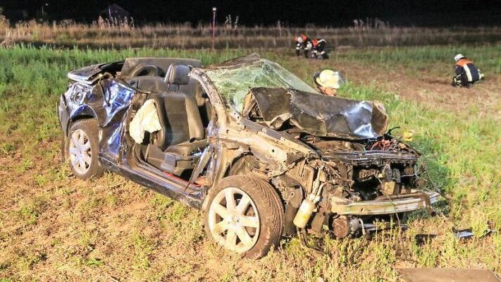 Das Fahrzeug war nur noch ein Haufen verbeultes Blech.  Foto: News5