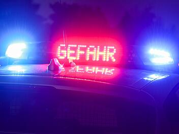 Geisterfahrer auf B4 - Polizei sucht Hinweise zu unbekanntem Fahrer