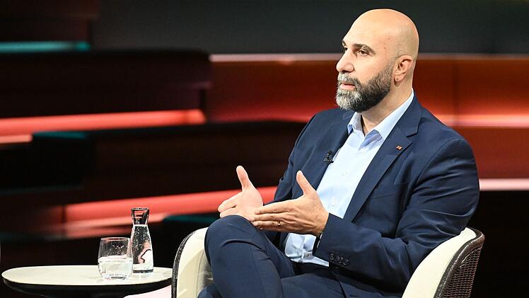 Ahmad Mansour sah einen entscheidenden Beitrag zur gesellschaftlichen Spaltung in den sozialen Medien. Diese seien "Spaltungsmaschinerien".