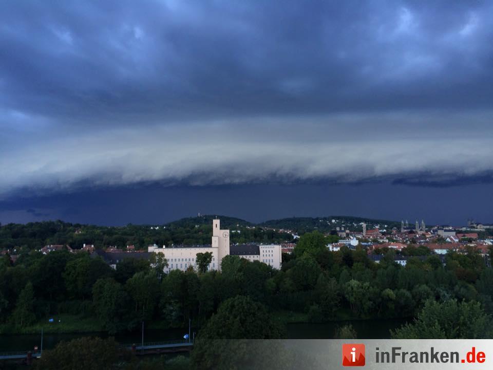 Gewitterfront über Bamberg und Umgebung