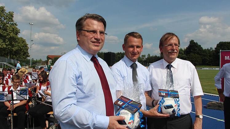 Justizminister Bausback, Bürgermeister Maciejonczyk, DFB-Vizepräsident Koch (v.l.) Foto: Elke Pieger