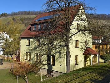 Ein dringend benötigter Notausgang und Rettungsweg aus dem 1. Stock auf der Rückseite des Kindergartens in Ramsthal wurde bislang nicht realisiert.