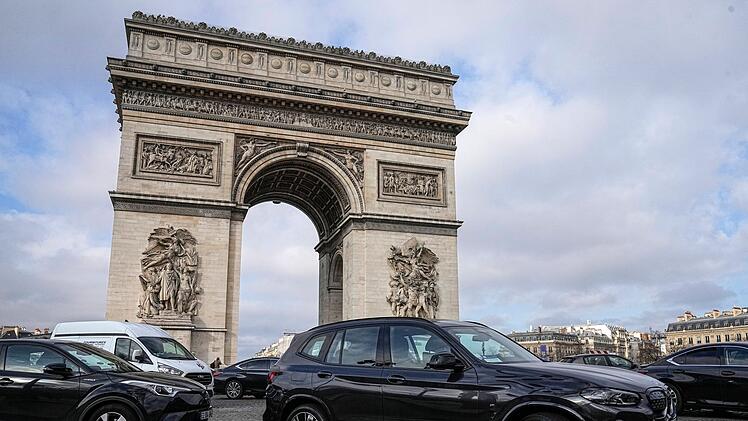 SUV in Paris.