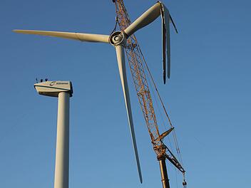 Luftschloss oder Zukunfts-Chance? An der Finanznot mancher Gemeinden im Landkreis könnten die Pläne zur Errichtung einer landkreisweiten Energiegesellschaft, die Windparks bauen soll, zerbrechen.Der Gemeinderat von Breitbrunn zögert jedenfalls beim Einstieg.  Archivfoto: Ralf Kestel