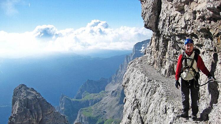Harald Fischer auf der Via delle Bocchette, die zu den besten Klettersteigen Europas zählt Foto: privat