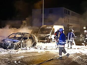 In der Nacht auf Donnerstag löschte die Feuerwehr einen Brand in Schwabach. Foto: NEWS5 / Fechner