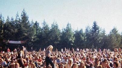 Knapp 7000 Rockfans kamen 1971 nach Höhn und belagerten den Sportplatz des SV. Das Festival erfüllte alle Erwartungen. Foto: Archiv/Rainer Bätz