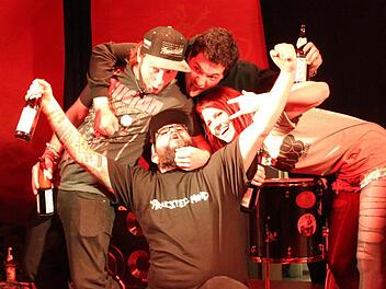Die Siegerband "Cycoside" ist aus dem Häuschen: Frank, Jörg, Andre und Nathalie können ihren Auftritt kaum erwarten. Foto: Mariell Dörrschmidt