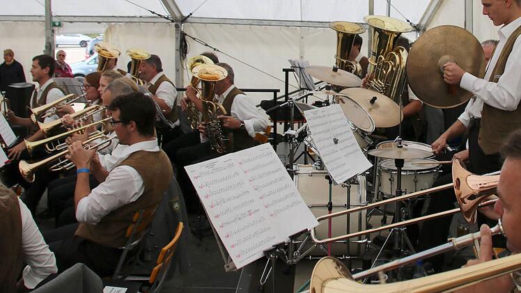 Impressionen vom Coburger "Lokalklang" am Sonntag: Blaskapelle MeederFoto: Jochen Berger