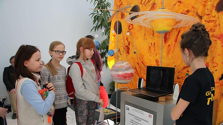 Das  Planetensystem - anschaulich erklärt von einem Team der Realschule Forchheim.Foto: Katrin Geyer