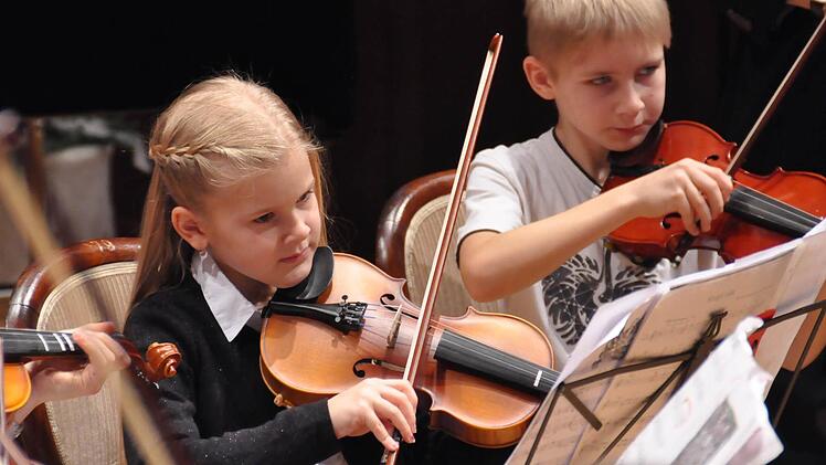 Wenn es um musikalischen Nachwuchs geht, muss sich Bad Kissingen keine Sorgen machen. Wenn man die engagierten Jungmusiker Carolin Mock und Fabian Kirchner sieht, erscheint die Zukunft rosarot.