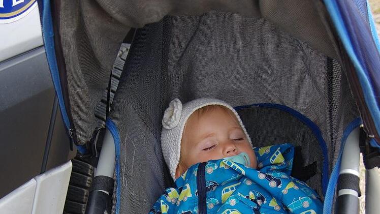 Völlig unbeeindruckt vom Spektakel verschlief die kleine Käthe Trunk die Veranstaltung.Foto:  Hümmer