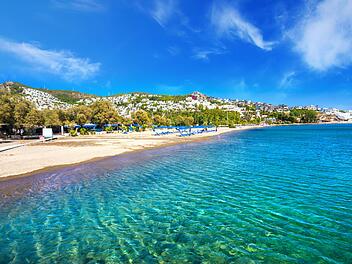 Strandsommer in Bitez, einer Gemeinde im Landkreis Bodrum der türkischen Provinz Muğla.