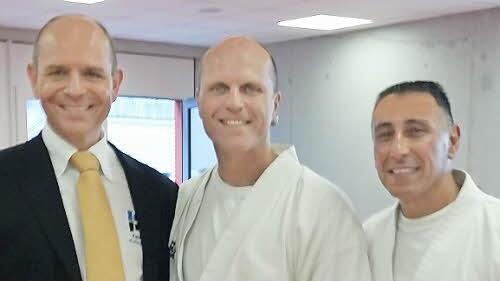 Stefan Müller bestand die anspruchsvolle Prüfung zum 6. Dan. Co-Trainer Mohsen Fard (rechts) freut sich über den 5. Dan, linksEx-Bundestrainer Toni Dietl.