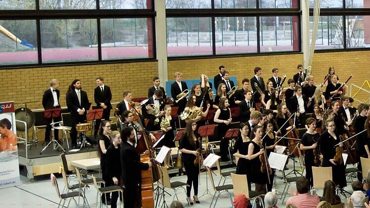 Unter der Leitung von Till Fabian Weser gastierte das Jugendsymphonieorchester Oberfranken erstmals in Bad Rodach.Foto: Jochen Berger