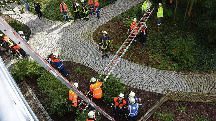 Dramatische Szenen bei der Großübung am Samstag im Haus Kreuzberg der Kurklinik "Am Kurpark" in Bad Kissingen.  Foto: Rauch
