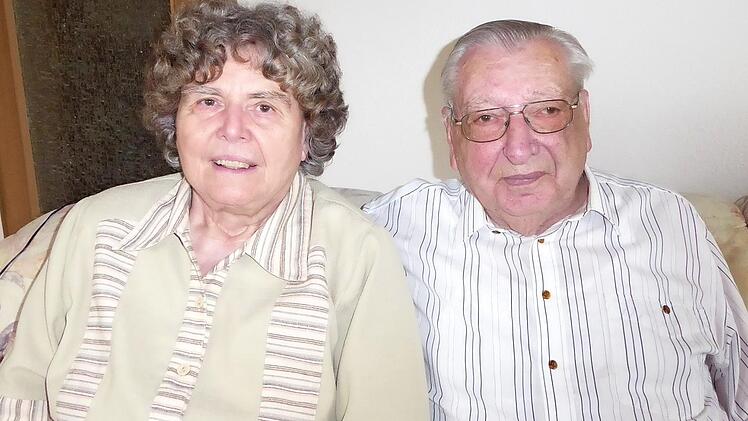 Seit 60 Jahren ein Ehepaar: Irmgard und Richard Knoblach aus Forchheim Foto: Heidi Amon