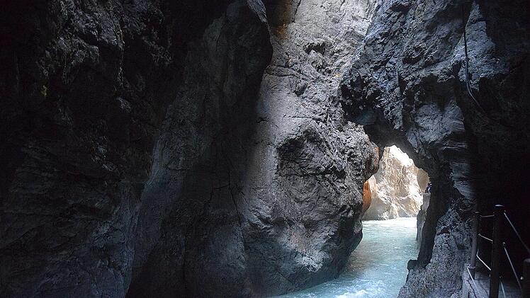 Bei Touristen aus aller Welt sehr beliebt ist die Partnachklamm in Garmisch Partenkirchen.